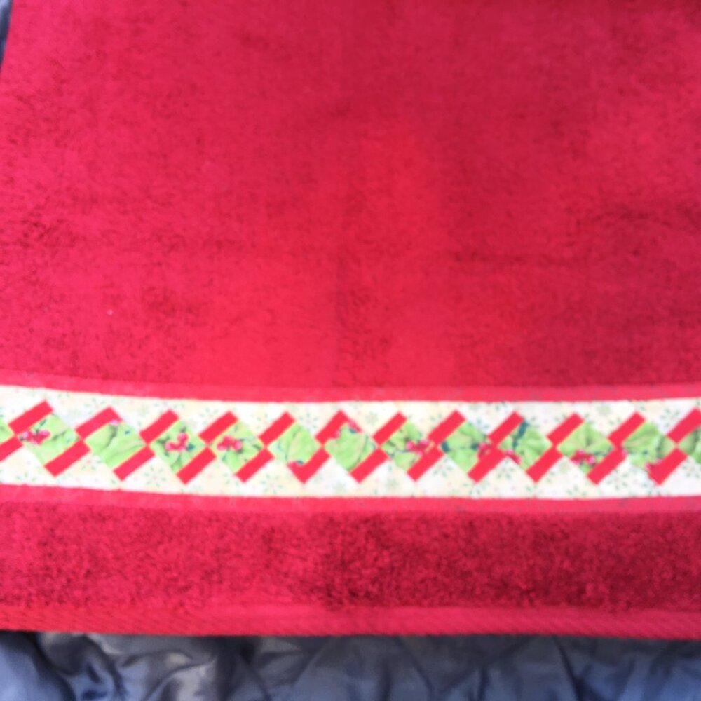 Hand Towel with Machine Quilted Design - Picture 15 of 16
